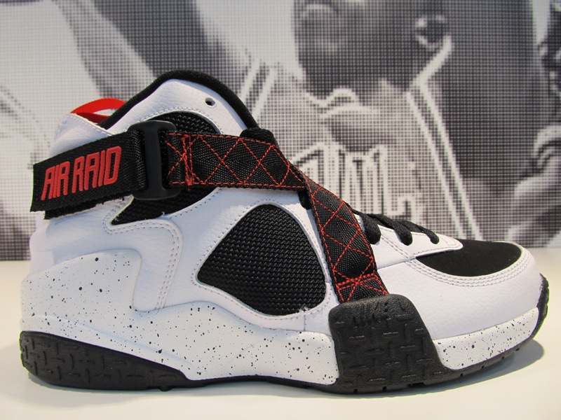Nike Air Raid White Black Speckle Red 01