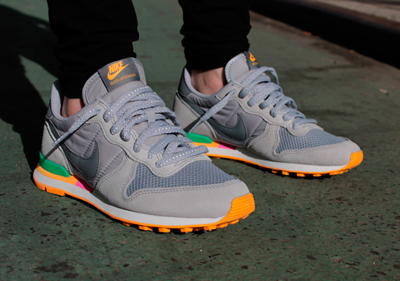 Nike Wmns Internationalist Grey Green Mango Available 01