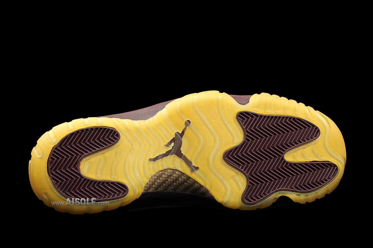 Jordan Future Maroon Gum 03