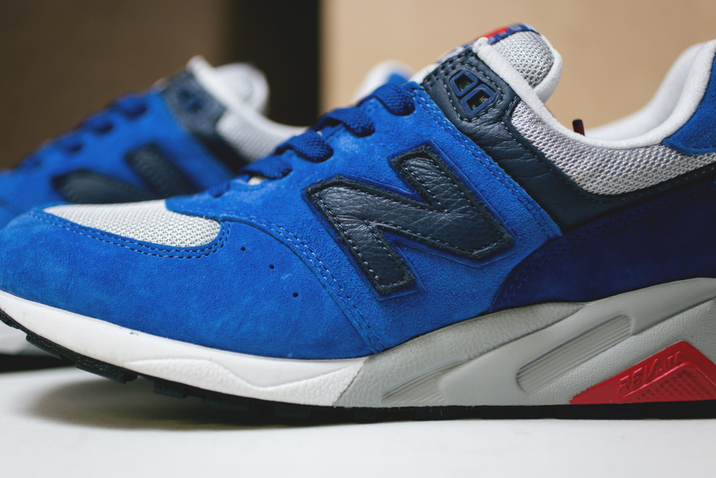 New Balance 572 Blue Suede 01