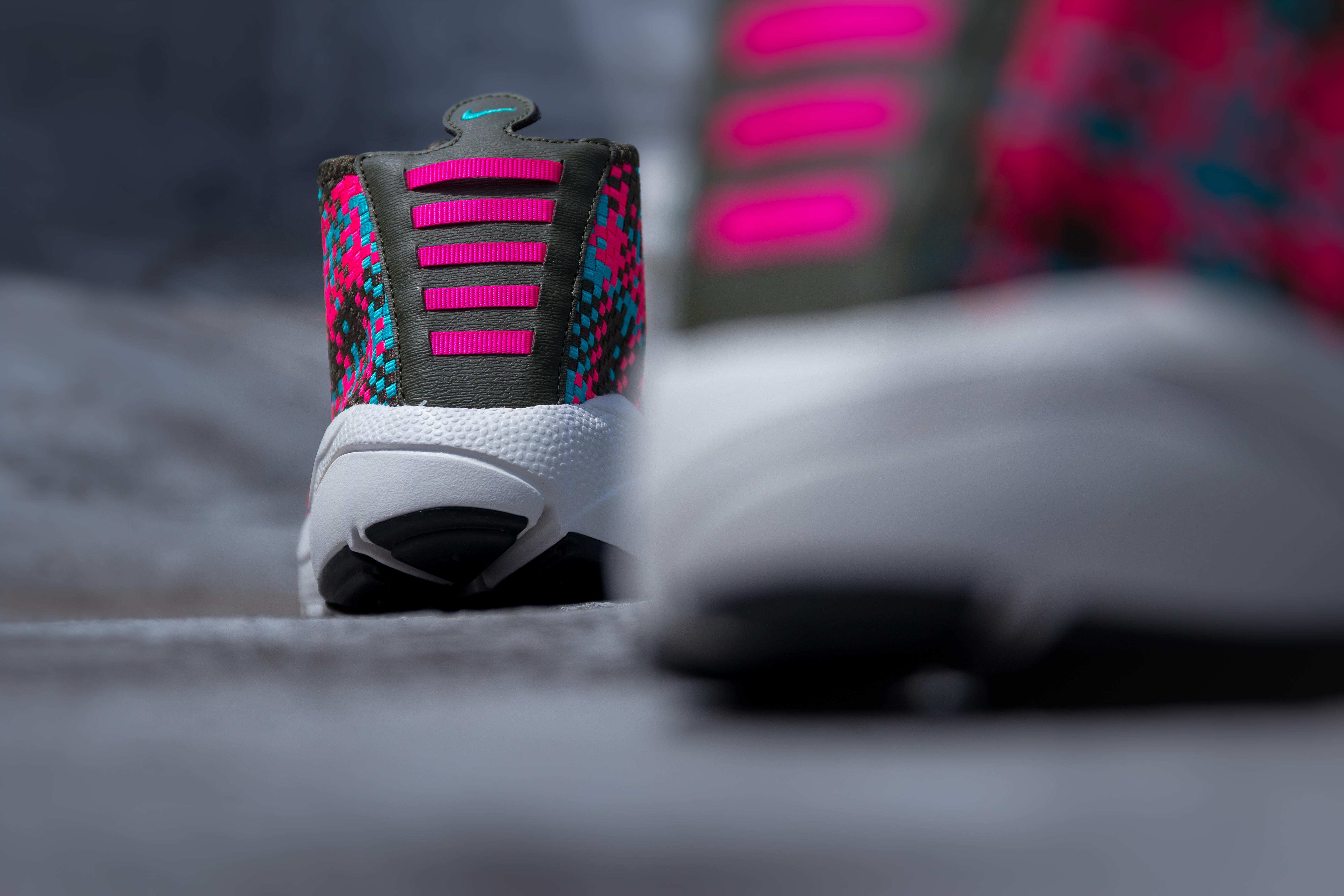 Nike Air Footscape Desert Chukka Hyper Pink Available 04