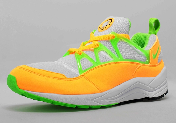 Nike Air Huarache Light "Atomic Mango" - Available