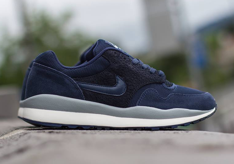 Nike Air Safari Midnight Navy Dark Obsidian 01