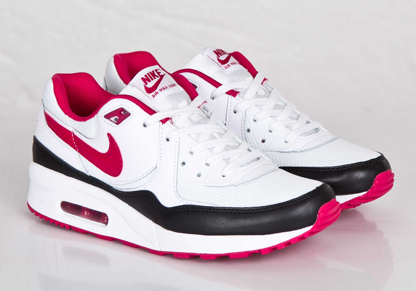 Nike Wmns Air Max Light White Fuschia Force Black 01