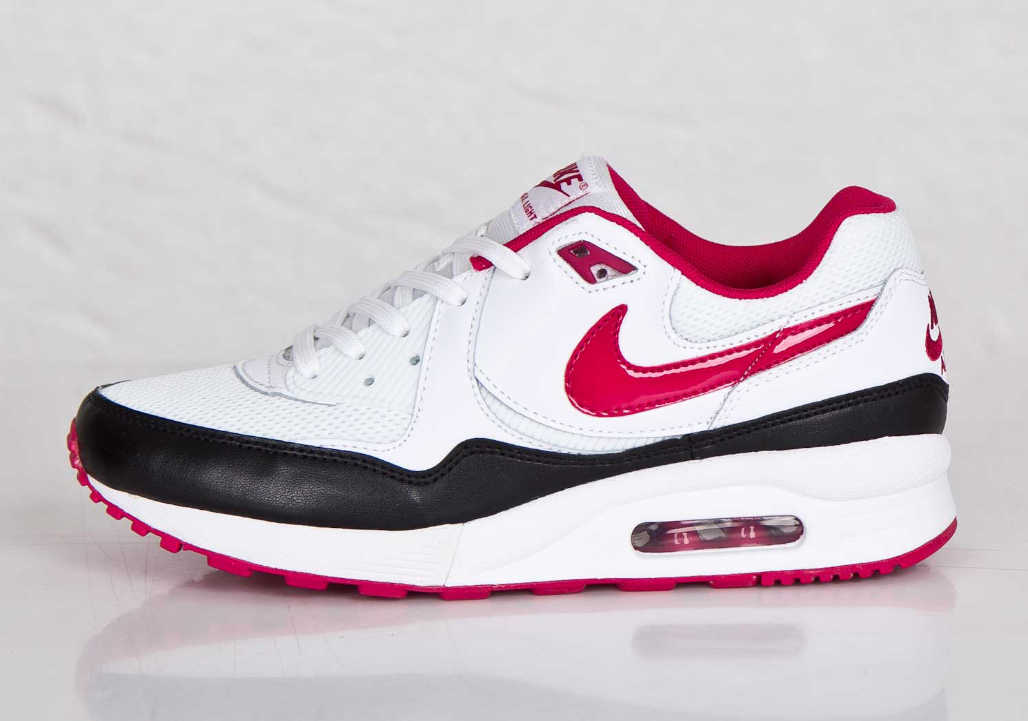 Nike Wmns Air Max Light White Fuschia Force Black 02