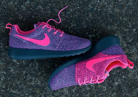 Nike Womens Roshe Run Print - Magenta - Pink