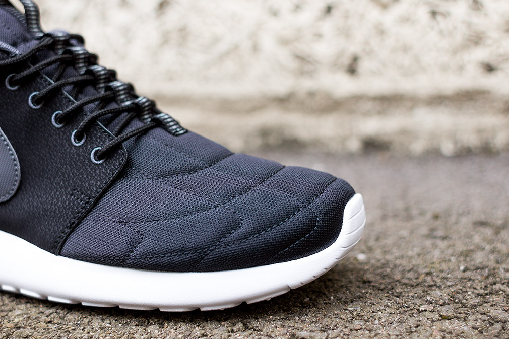 Nike Roshe Run Mid Black Dark Grey 02
