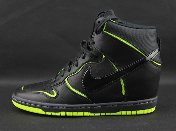 Nike Women’s Dunk Sky Hi Cut Out – Black – Volt