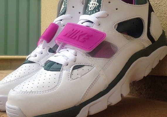 Nike Air Trainer Huarache "Dark Emerald" - Release Date