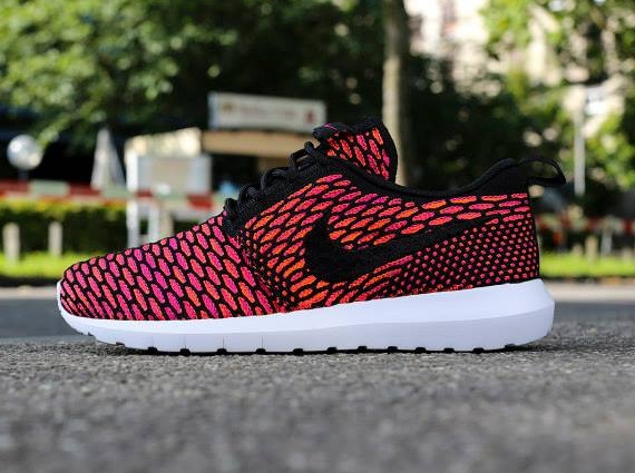 Fireberry Flyknit Roshes 04