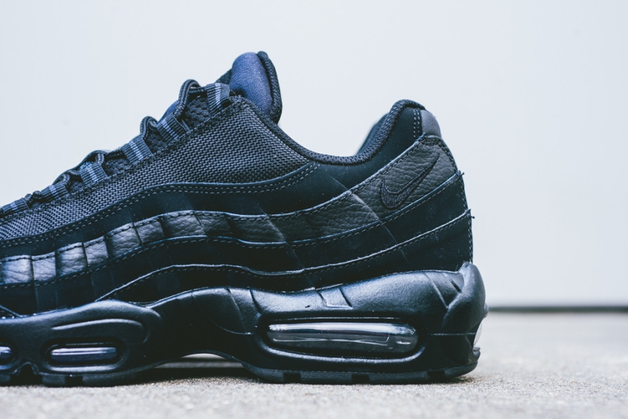 Nike Air Max 95 Triple Black 04
