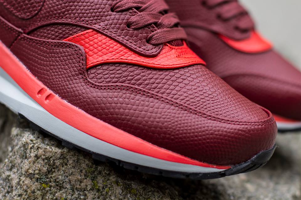 Nike Air Max Lunar1 Deluxe Team Red Challenge Red 04