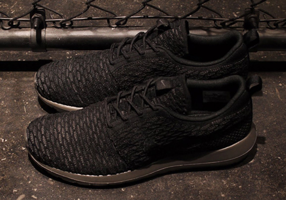 Nike Flyknit Roshe Run Black Midnight Fog Release Date 01