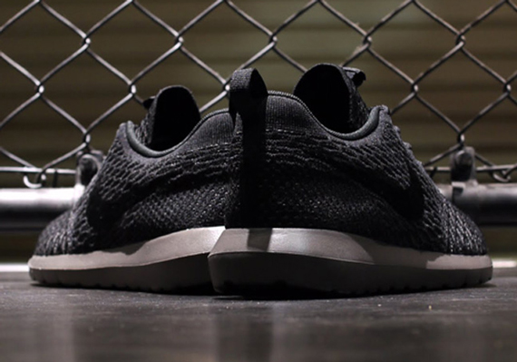 Nike Flyknit Roshe Run Black Midnight Fog Release Date 03