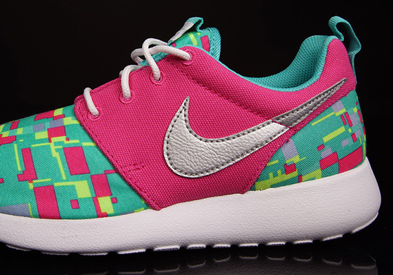 Nike Roshe Run GS - Vivid Pink - Metallic Silver - Hyper Jade