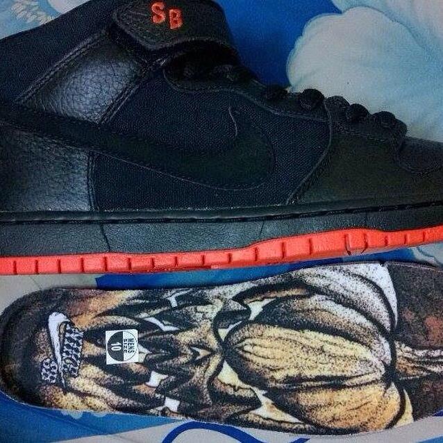 Nike Sb Dunk Mid Haunted Halloween 01