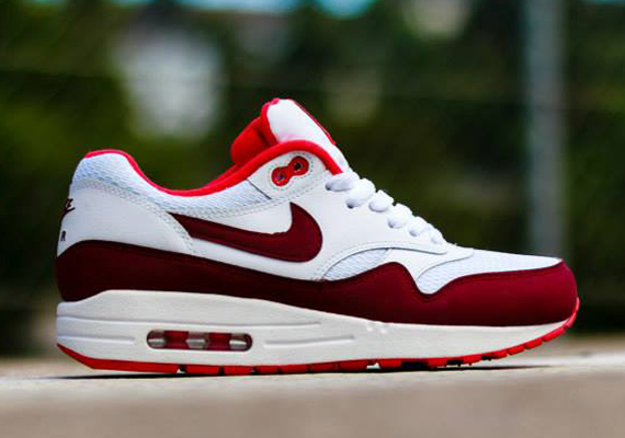 Nike Wmns Air Max 1 White Team Red Action Red 02
