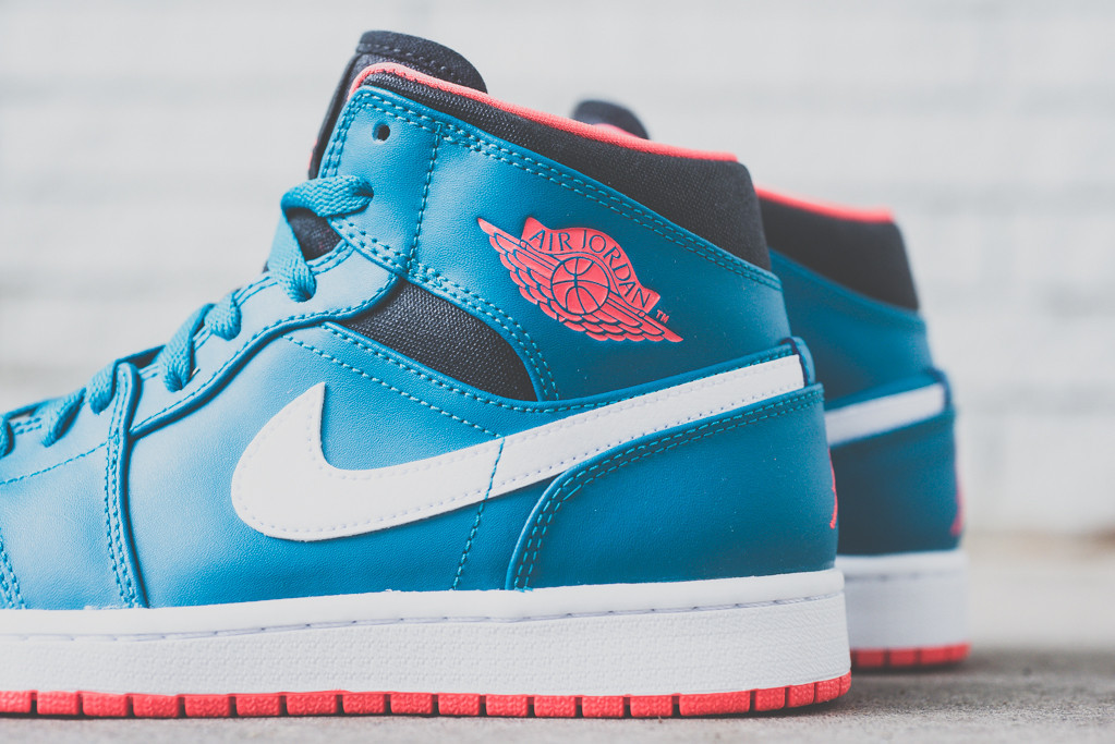 Air Jordan 1 Mid Tropical Teal Infrared 23 05