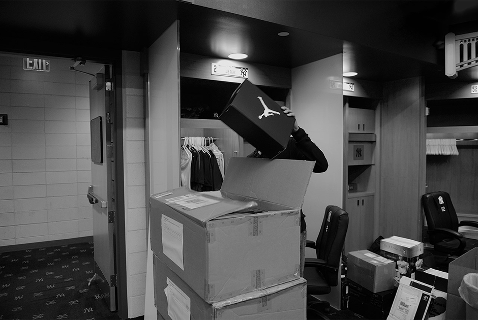 Derek Jeter Cleans Out Locker 02