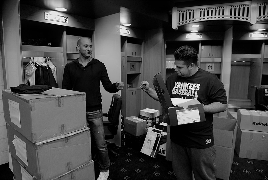 Derek Jeter Cleans Out Locker 03