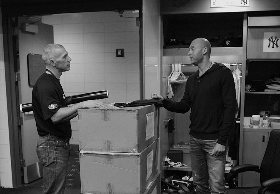 Derek Jeter Cleans Out Locker 07