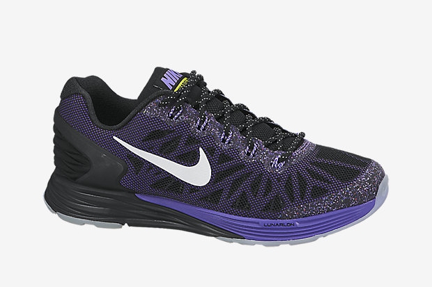 Nike Glow Wild Sneakers 03