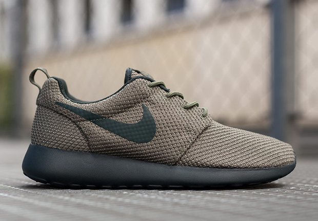 Nike Roshe Run "Iron Green"