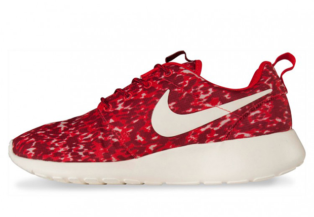 Nike Womens Roshe Run Print Red Sail 1