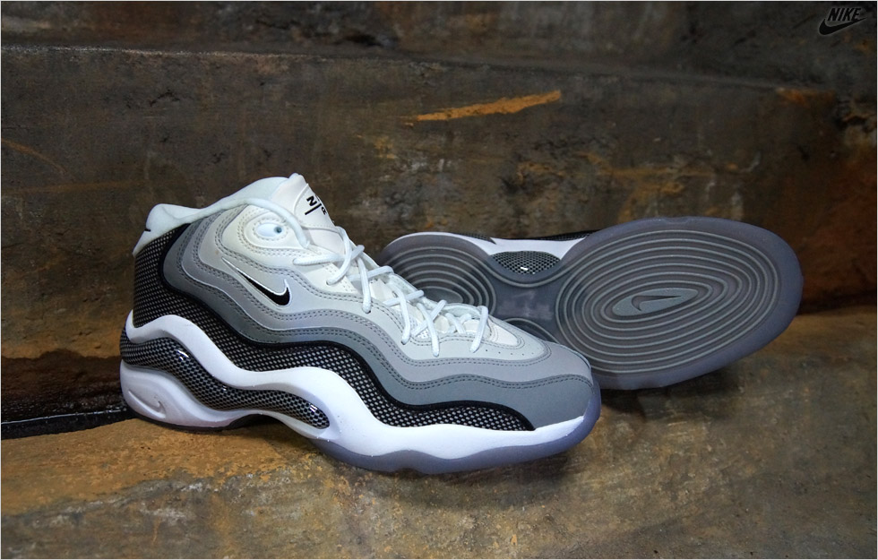 Nike Zoom Flight 96 Metallic Silver Black Light Charcoal Neutral Grey 03