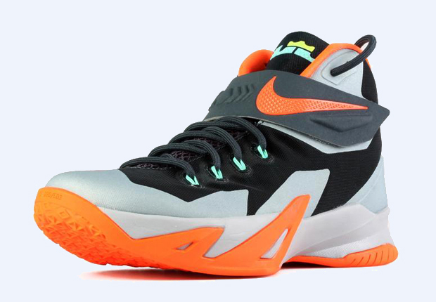 Nike Zoom LeBron Soldier 8 - Dark Magnet Grey - Hyper Crimson - Light Magnet Grey