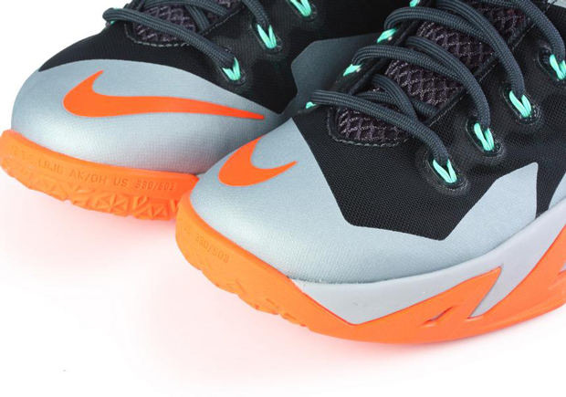 Nike Zoom Lebron Soldier 8 Dark Magnet Grey Hyper Crimson 08