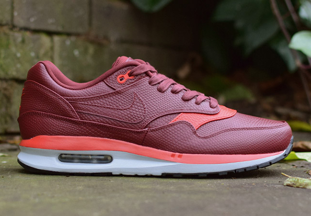 Air Max Lunar 1 Deluxe Detailed Look 1