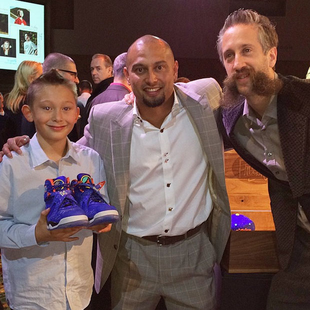 Kevin Durant Signs Air Jordan 8 Doernbecher For Auction 03