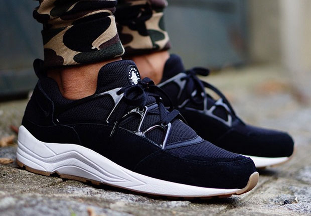 Nike Air Huarache Light Black Gum On Feet 01