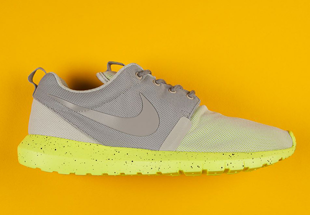 Nike Roshe Run NM - Metallic Silver - Volt