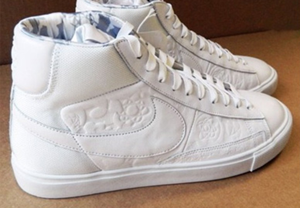 Mo'Wax x Nike Blazer Mid - Friends and Family Version
