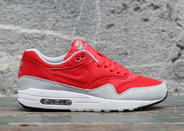 Nike Air Max Daring Red 01