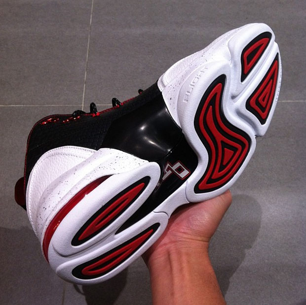 Nike Air Pippen 6 Bulls Detailed Images 05