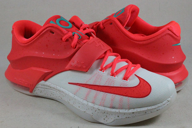 Nike KD 7 "Christmas" - Available Early on eBay