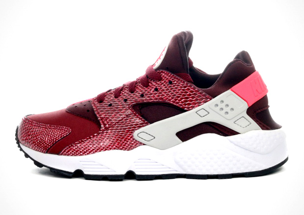 Nike Wmns Air Huarache Team Red 2
