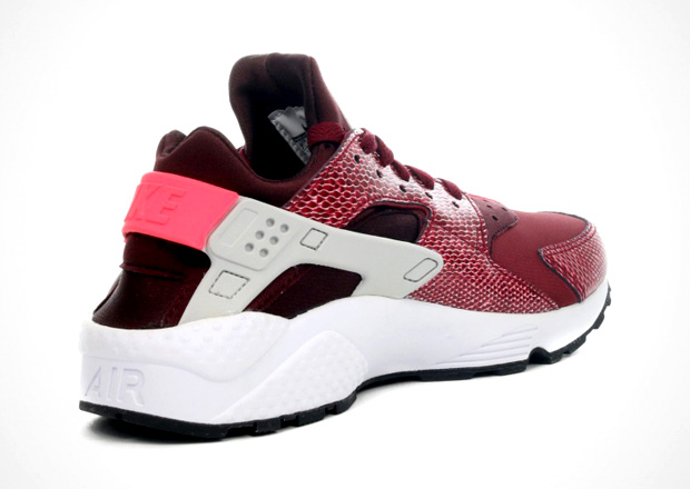 Nike Wmns Air Huarache Team Red 5