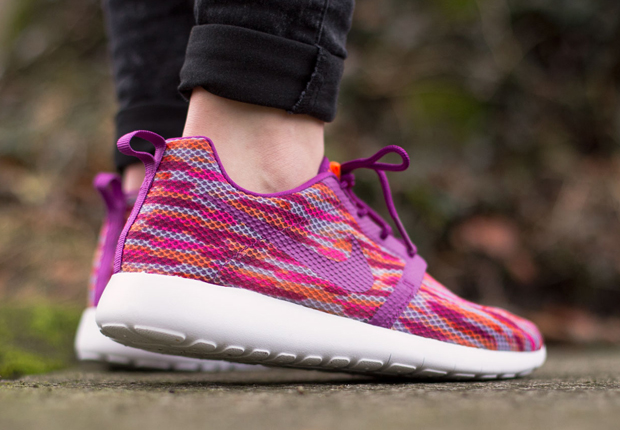Nike Roshe Run Flight Weight GS - Bold Berry - Total Orange - Pink Pow