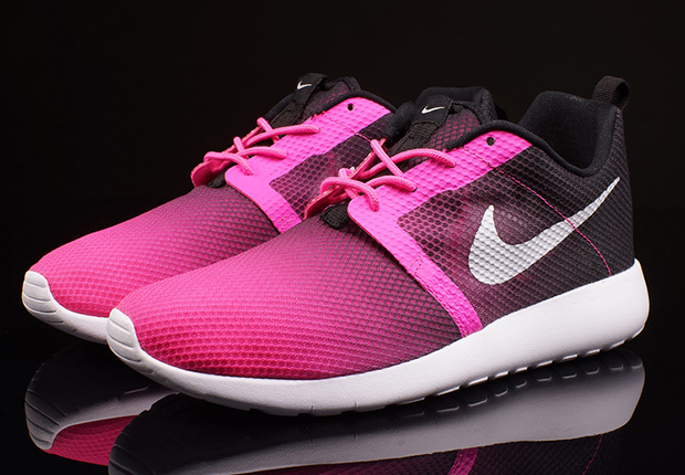 Nike Roshe Run Flight Weight Gs Pink Pow Black 1