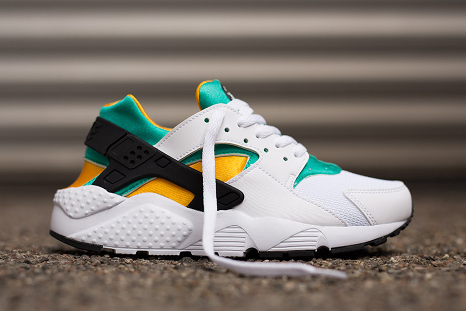 Nike Releases an OG Huarache Colorway in GS Sizes