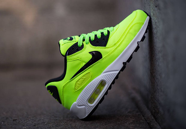 Nike Air Max 90 Volt 2