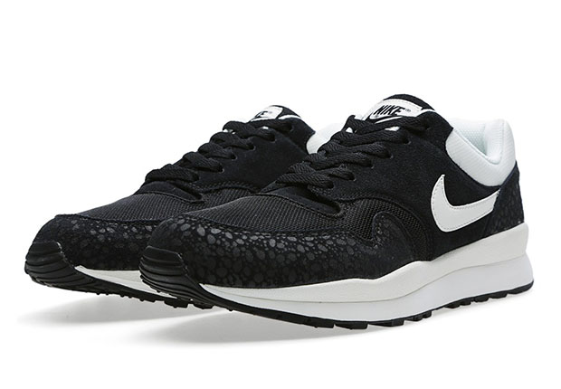 Nike Air Safari Black Sail 1