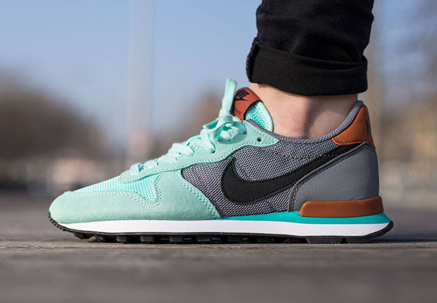 Nike Womens Internationalist Artisan Teal Dark Russet 1 