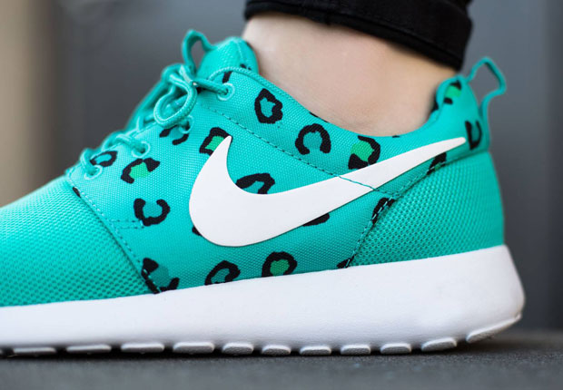 Nike Womens Roshe Run Leopard Print Teal 1