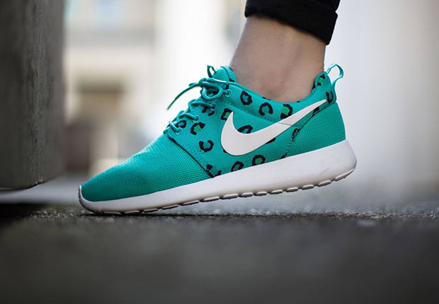 Nike Womens Roshe Run Leopard Print Teal 3