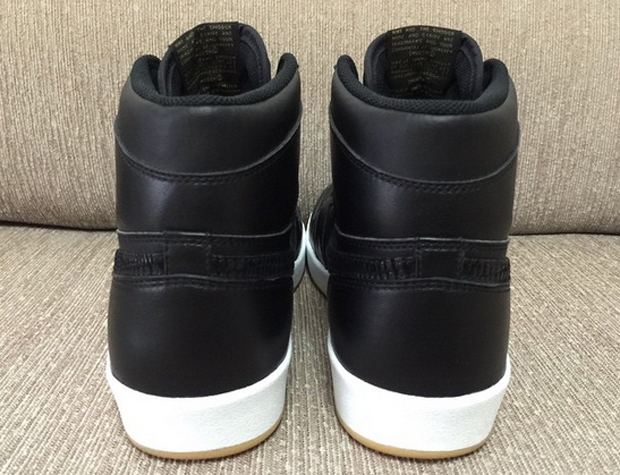 Air Jordan 1 Hybrid Black Gum 4